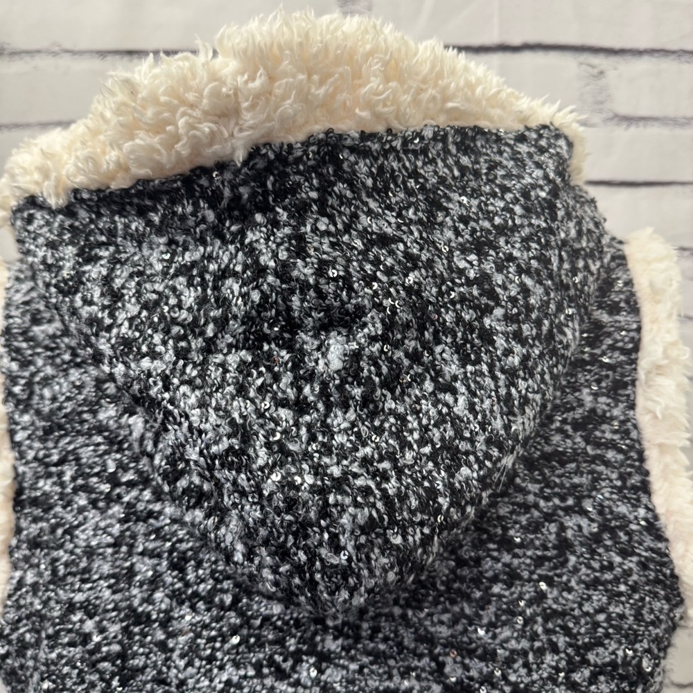 Women's Black‎ and White Sherpa Vest - Picture 5 of 14